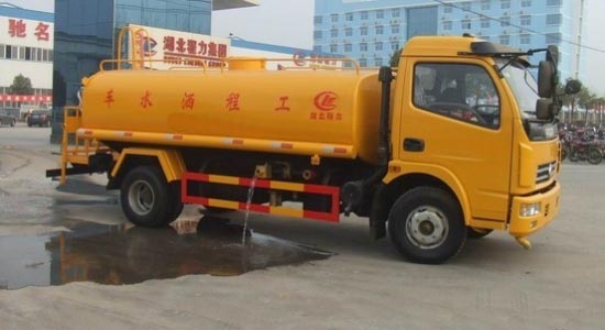 東風(fēng)多利卡<a href=http://www.sld918.com/ssc target=_blank class=infotextkey>灑水車(chē)</a>