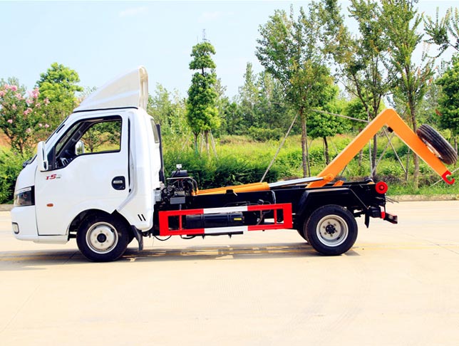 東風(fēng)途逸國(guó)六車廂可卸式垃圾車圖片2