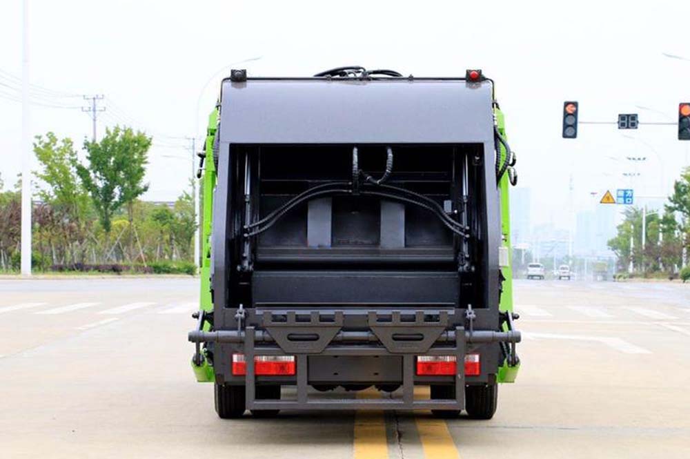 國(guó)六東風(fēng)五方壓縮式垃圾車(chē)圖片5