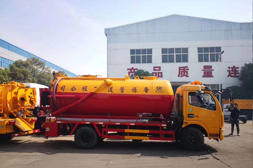 東風(fēng)多利卡國(guó)六清洗吸污車(chē)圖片2