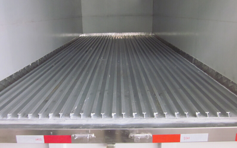 <a href=http://www.sld918.com/lcc/ target=_blank class=infotextkey>冷藏車</a>通風(fēng)槽,冷藏車地板通風(fēng)槽圖片