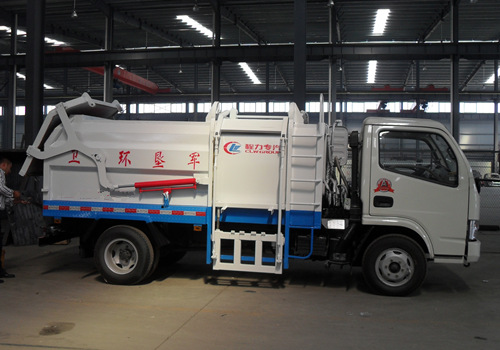 東風銳鈴側(cè)裝壓縮式<a  data-cke-saved-href=http://www.dfxqc.com/lajiche/ href=http://www.dfxqc.com/lajiche/ target=_blank class=infotextkey><a href=http://www.sld918.com/ljc target=_blank class=infotextkey>垃圾車</a></a>