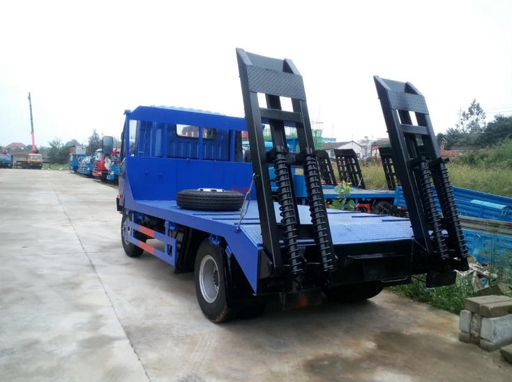 重汽王牌平板運(yùn)輸車(chē)（藍(lán)牌）