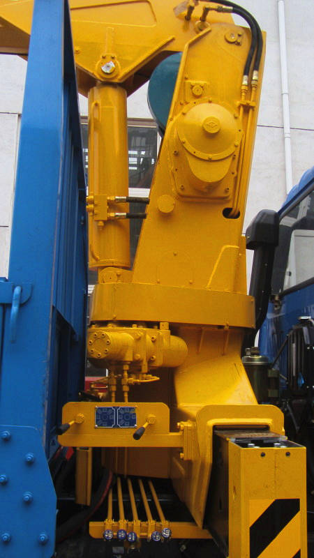  隨車吊的起重臂，立柱，機(jī)架，支腿