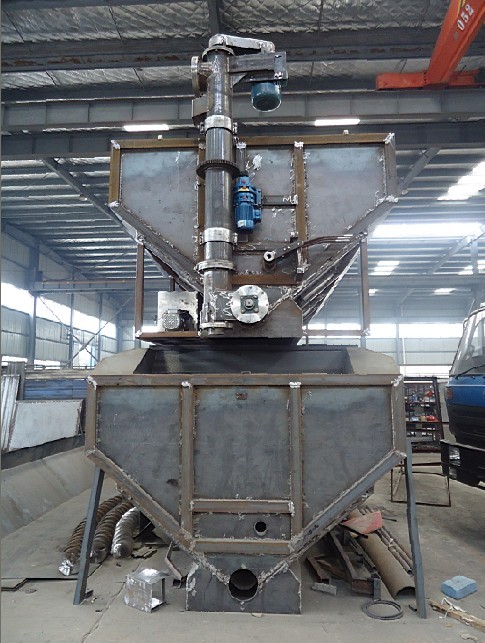 正在生產(chǎn)中的散裝<a href=http://www.sld918.com/siliaoche/ target=_blank class=infotextkey>飼料車(chē)</a>罐體