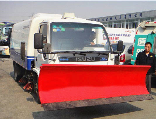 五十鈴鏟雪<a href=http://www.sld918.com/saoluche/ target=_blank class=infotextkey>掃路車</a>